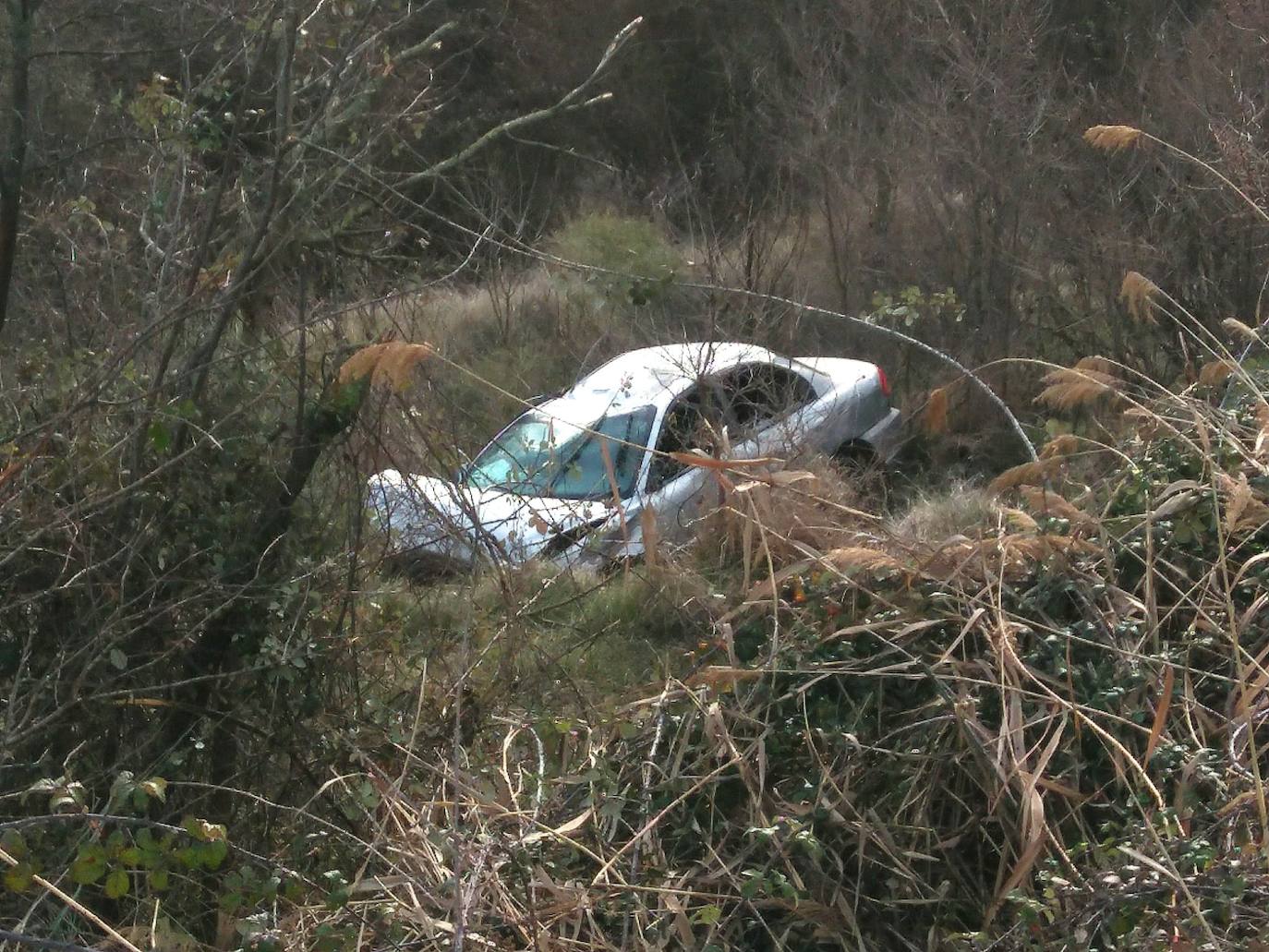Un hombre resulta herido tras salirse de la vía con su vehículo en Cervera