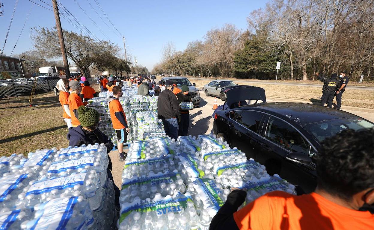 Reparto de agua en Texas.