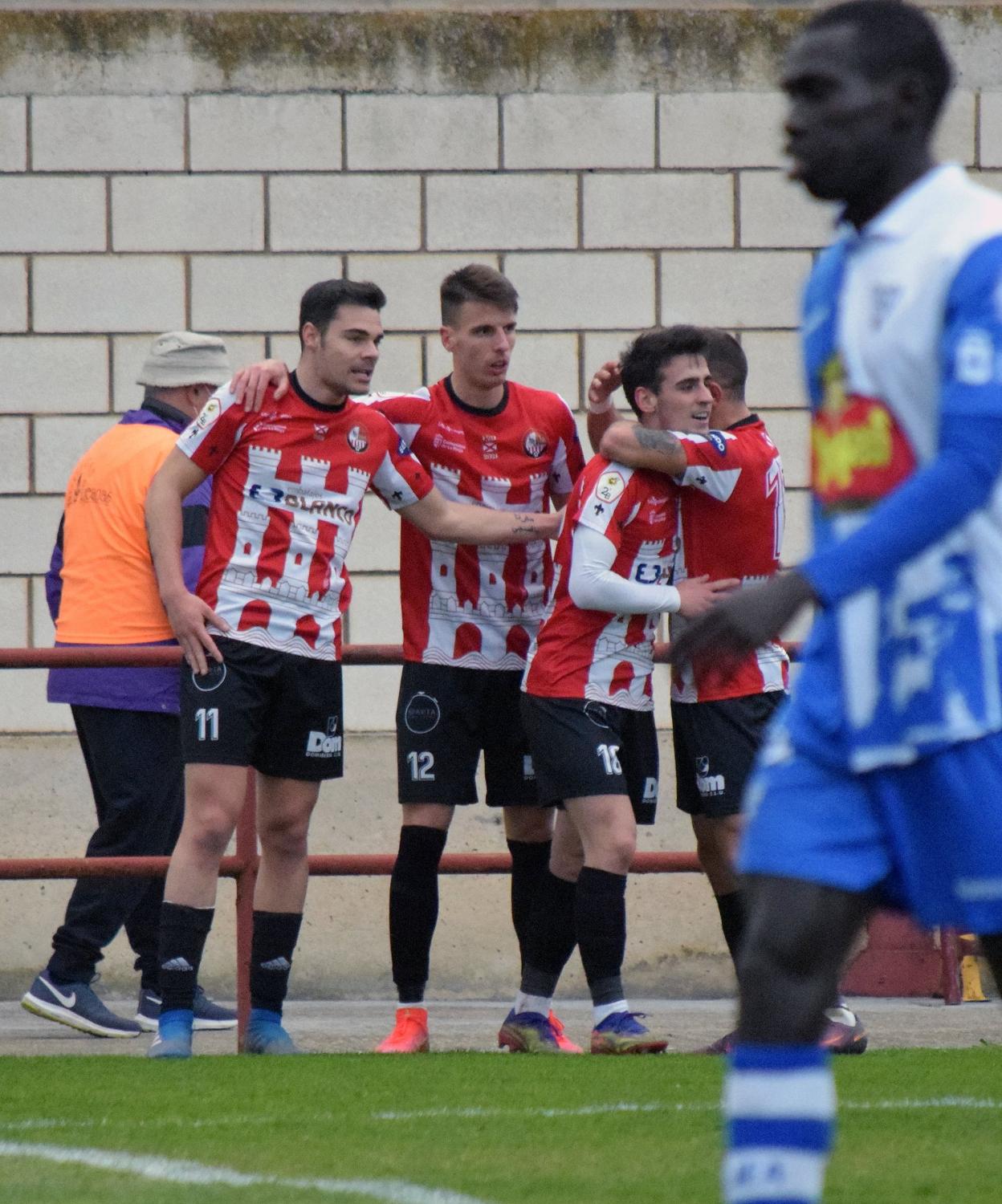 Los jugadores de la SD Logroñés celebran el gol que les dio el triunfo ante el Ejea. 