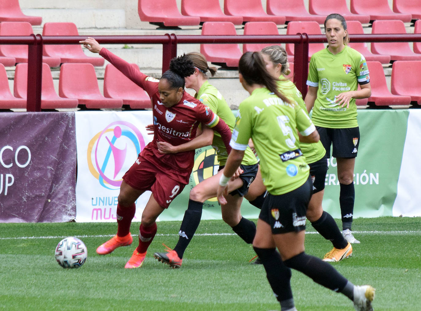 Fotos: Las imágenes del empate entre el EDF Logroño y el Santa Teresa