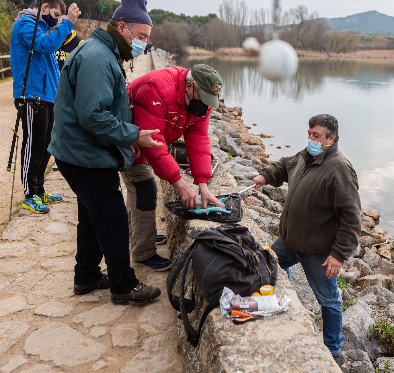 Fotos: La pesca regresa al pantano de La Grajera