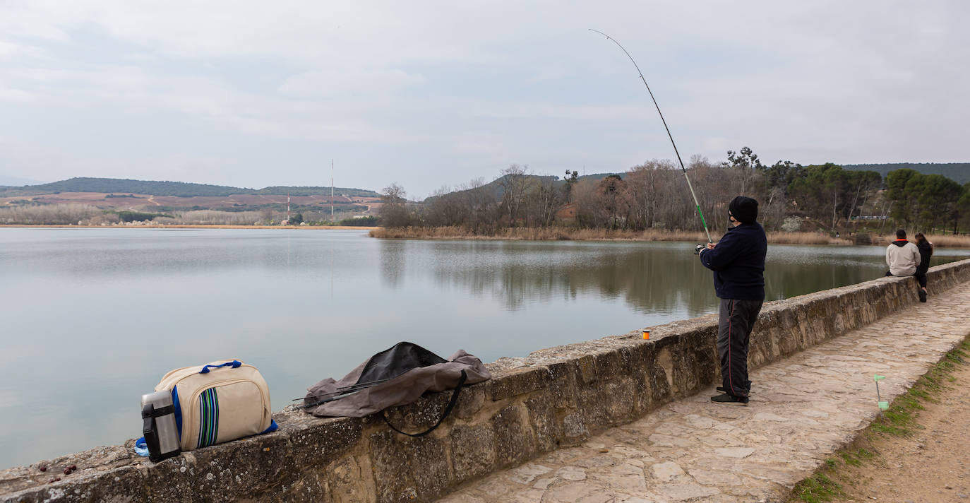 Fotos: La pesca regresa al pantano de La Grajera