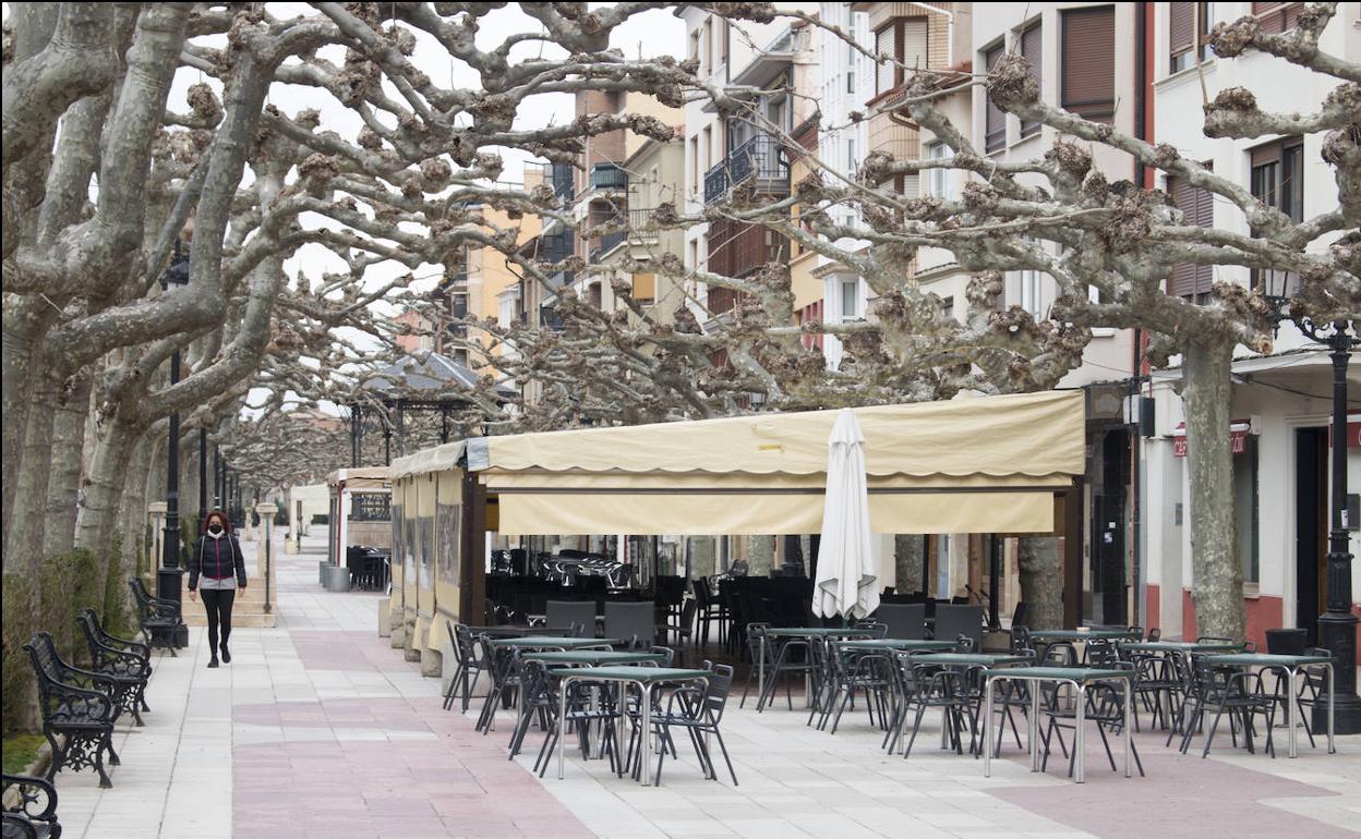 Terrazas hosteleras en el Espolón calceatense. 