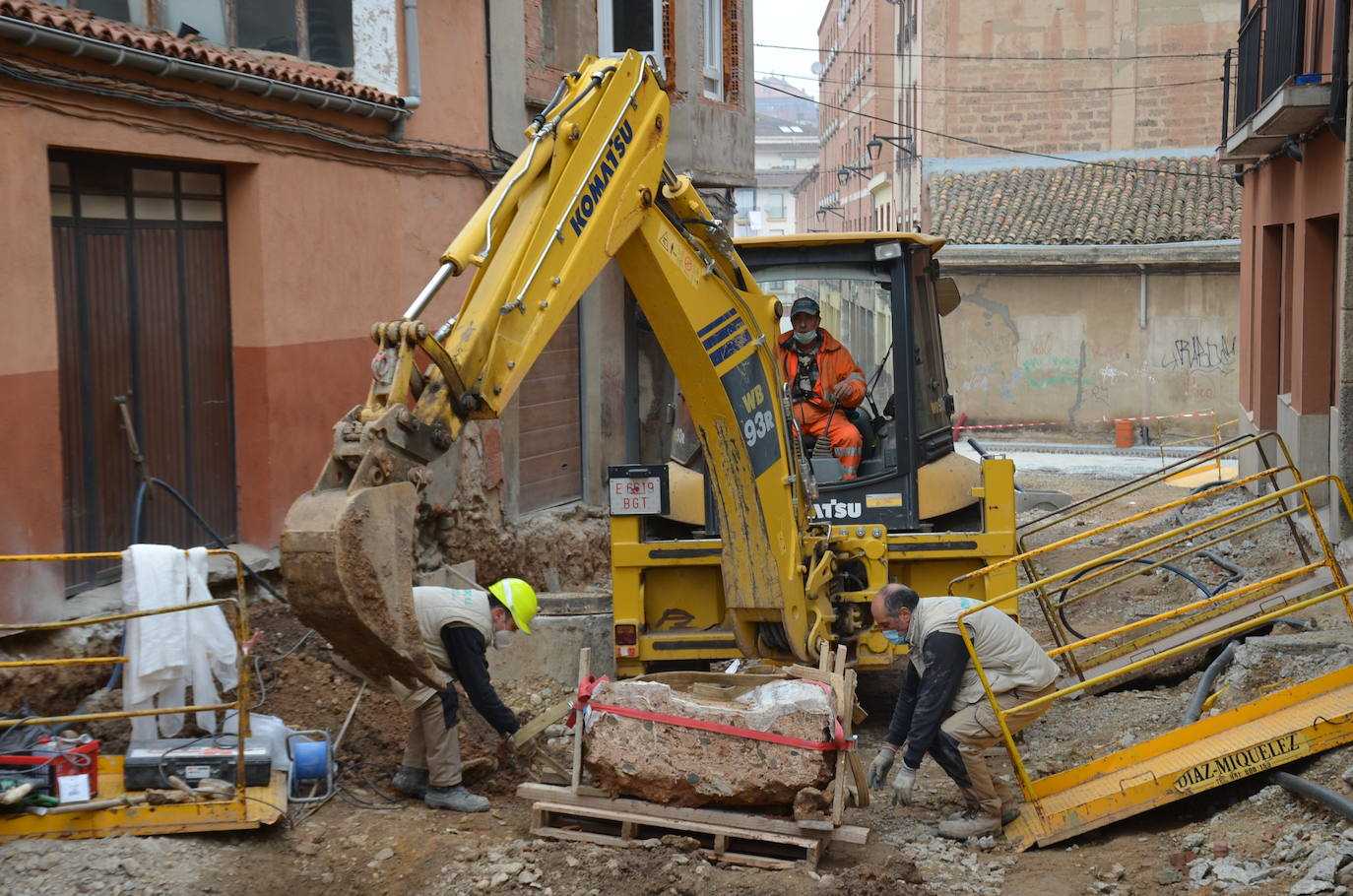 Fotos: Extracción de una canalización de la época romana en Calahorra