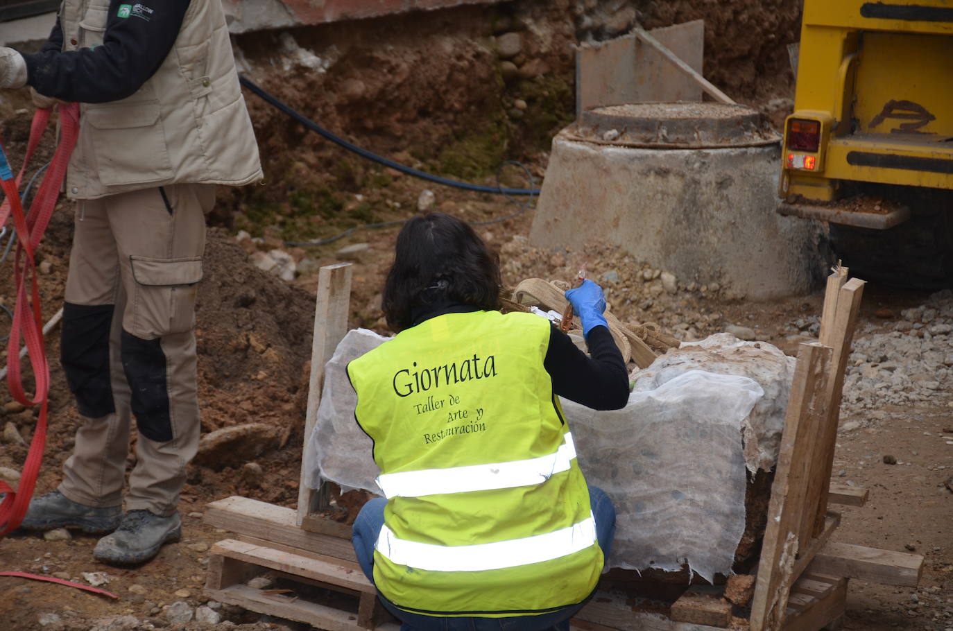 Fotos: Extracción de una canalización de la época romana en Calahorra