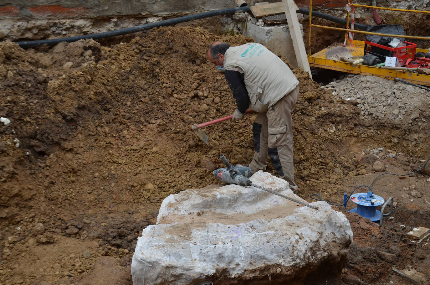 Fotos: Extracción de una canalización de la época romana en Calahorra