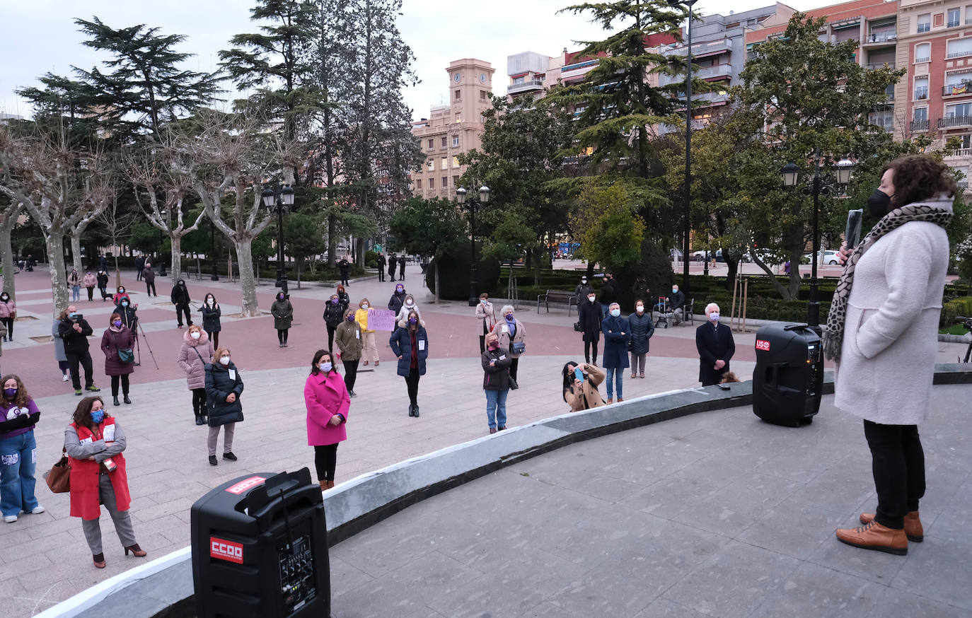 Fotos: Lectura del manifiesto de la Plataforma 8M en El Espolón