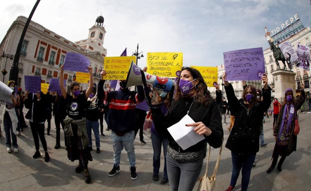 Concentración en la Puerta del Sol (Madrid), convocada por el Sindicato de Estudiantes y la asociación Libres y Combativai.