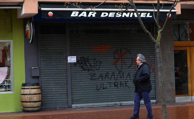 Un abr cerrado en Vitoria por las restricciones para frenar el virus.