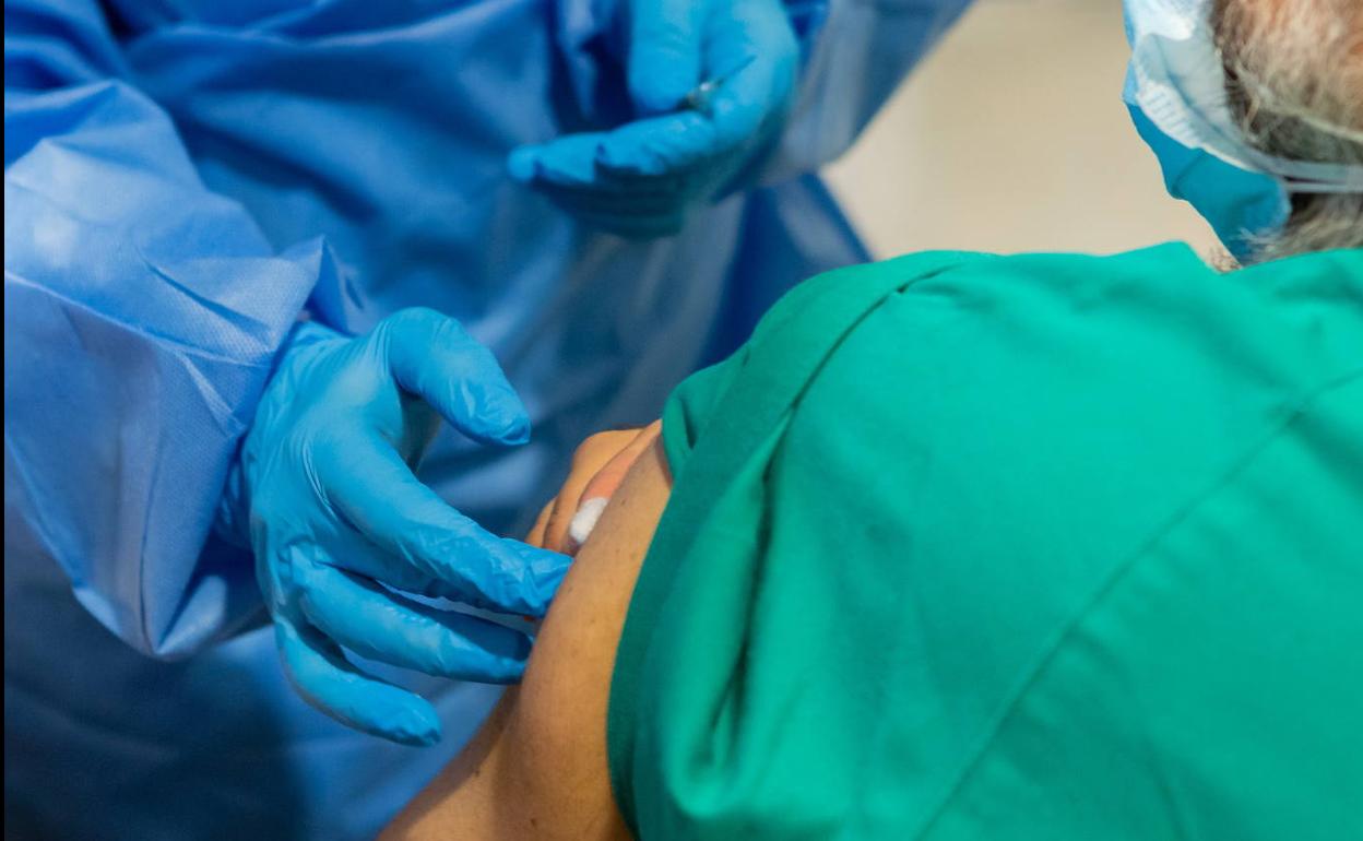 CSIF exige incluir a los trabajadores esenciales en la próxima estrategia de vacunación