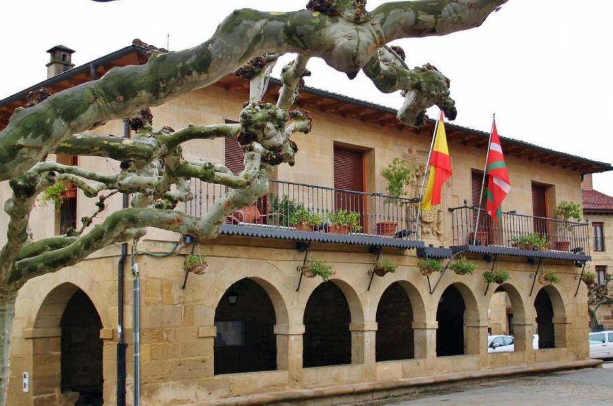 Fachada del Ayuntamiento de Elciego. 