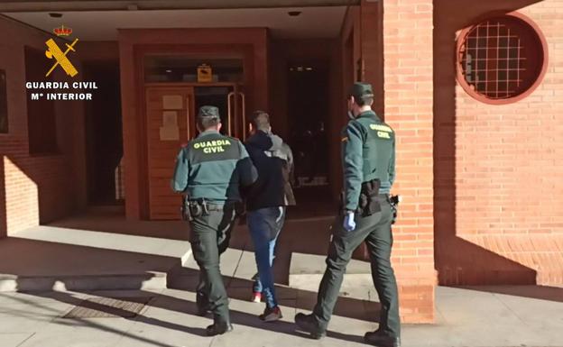 Imagen principal - Detenidos en La Rioja dos violentos atracadores que se encontraban en busca y captura