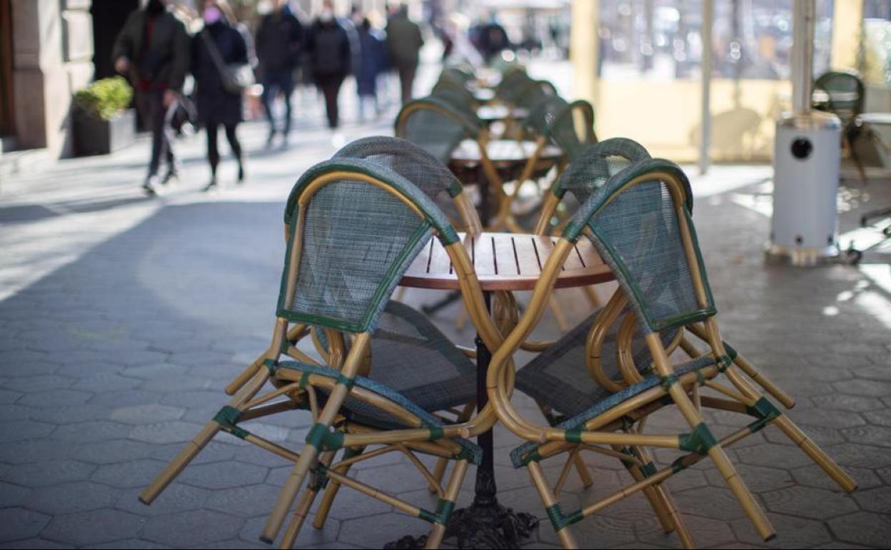 Terraza cerrada de un bar en Barcelona. 