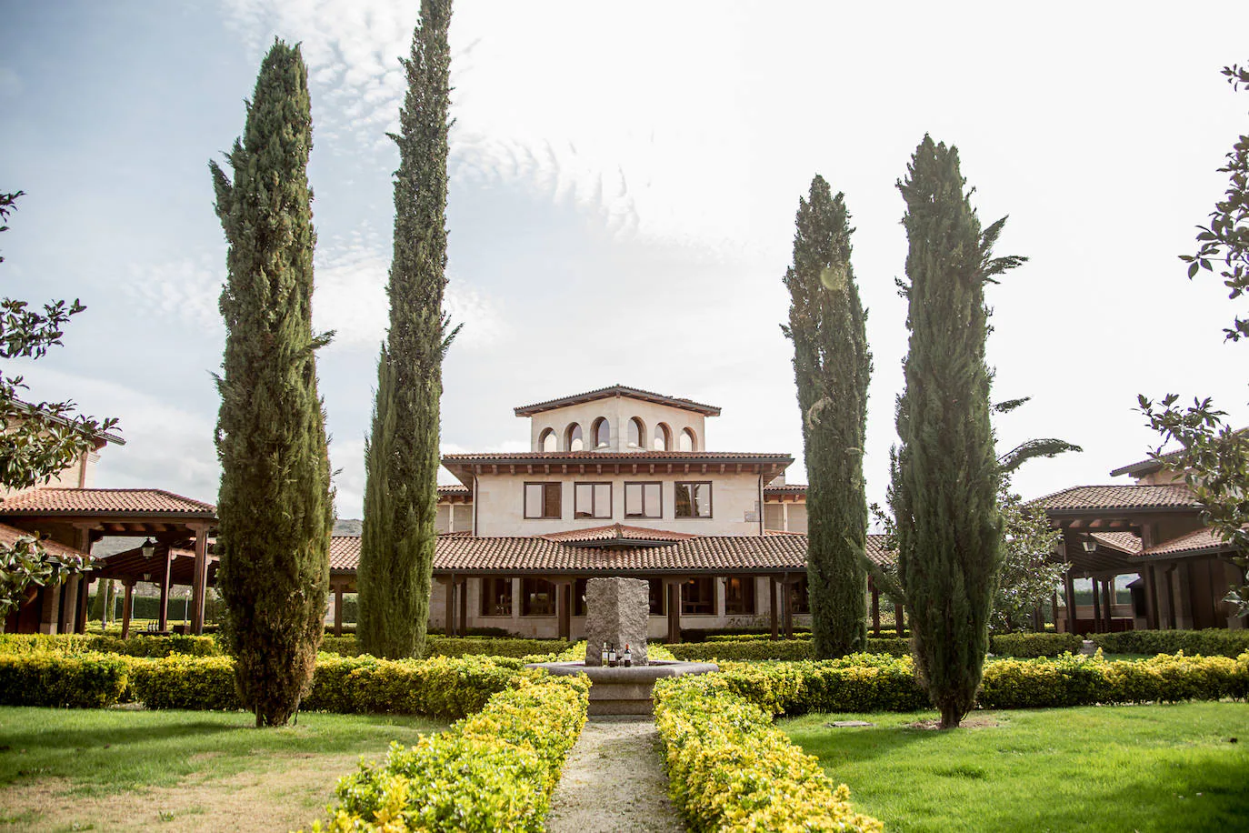 Fotos: Los vinos de Altanza lucen nuevas etiquetas