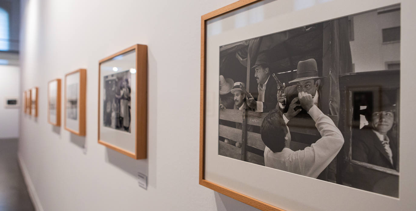 Fotos: La sala Amós Salvador acoge una retrospectiva sobre la faceta de Carlos Saura como fotógrafo