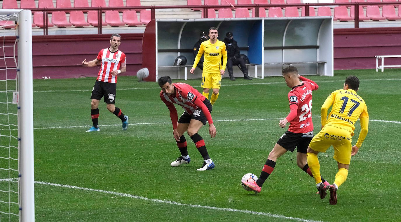 Fotos: Las imágenes de la derrota de la UD Logroñés frente al Málaga