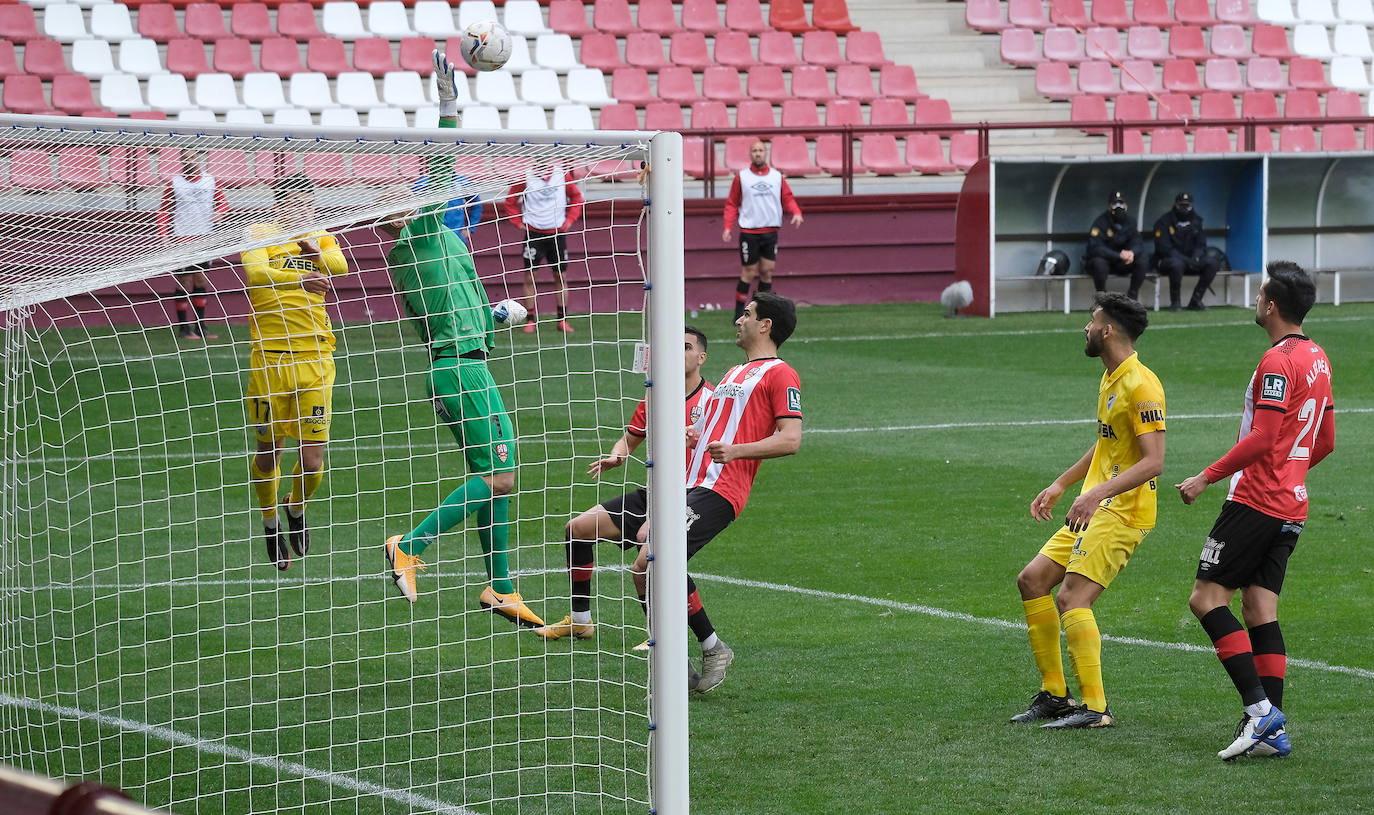 Fotos: Las imágenes de la derrota de la UD Logroñés frente al Málaga