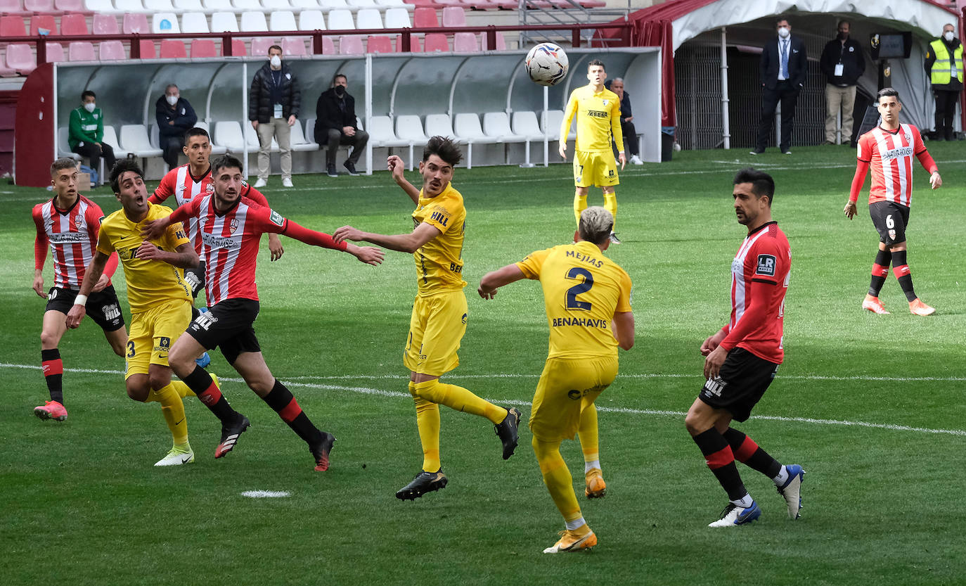 Fotos: Las imágenes de la derrota de la UD Logroñés frente al Málaga