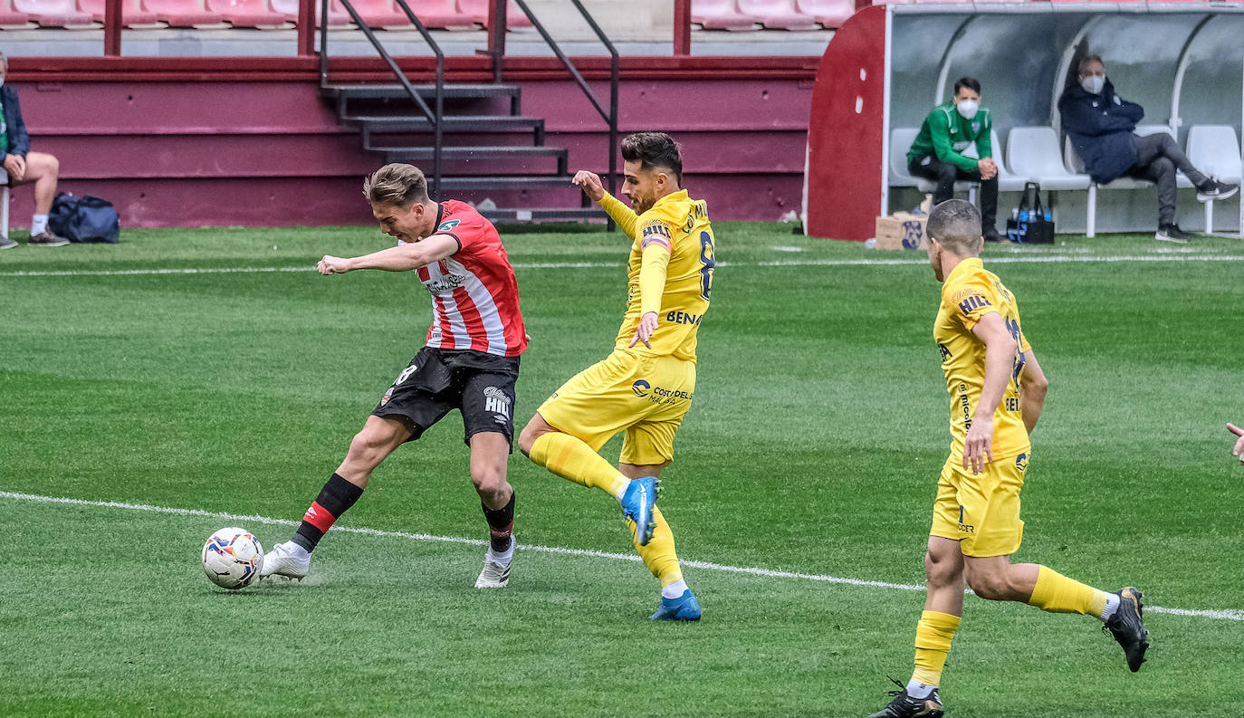 Fotos: Las imágenes de la derrota de la UD Logroñés frente al Málaga