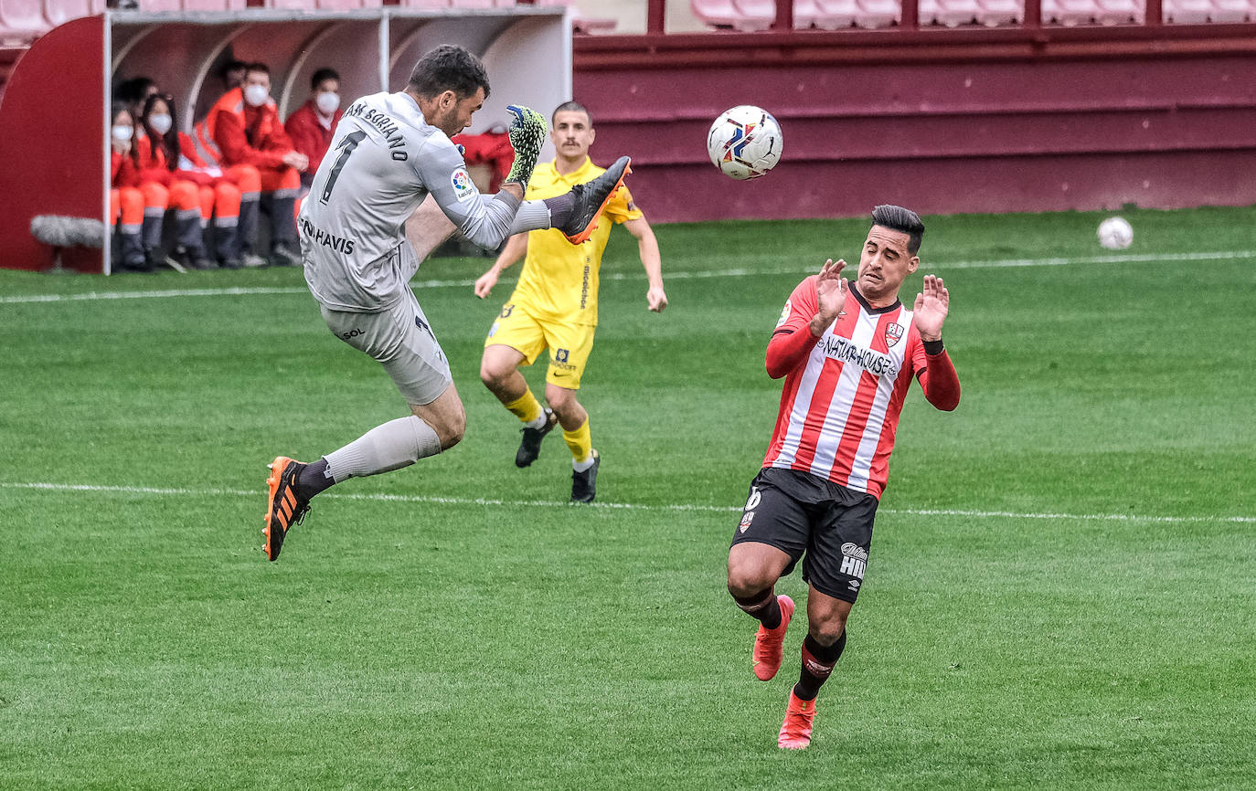 Fotos: Las imágenes de la derrota de la UD Logroñés frente al Málaga