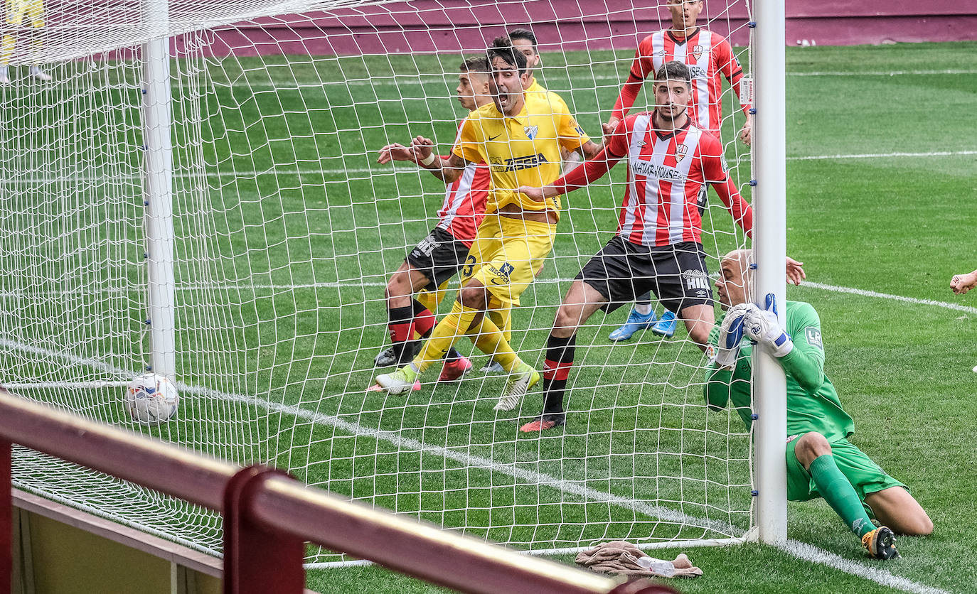 Fotos: Las imágenes de la derrota de la UD Logroñés frente al Málaga