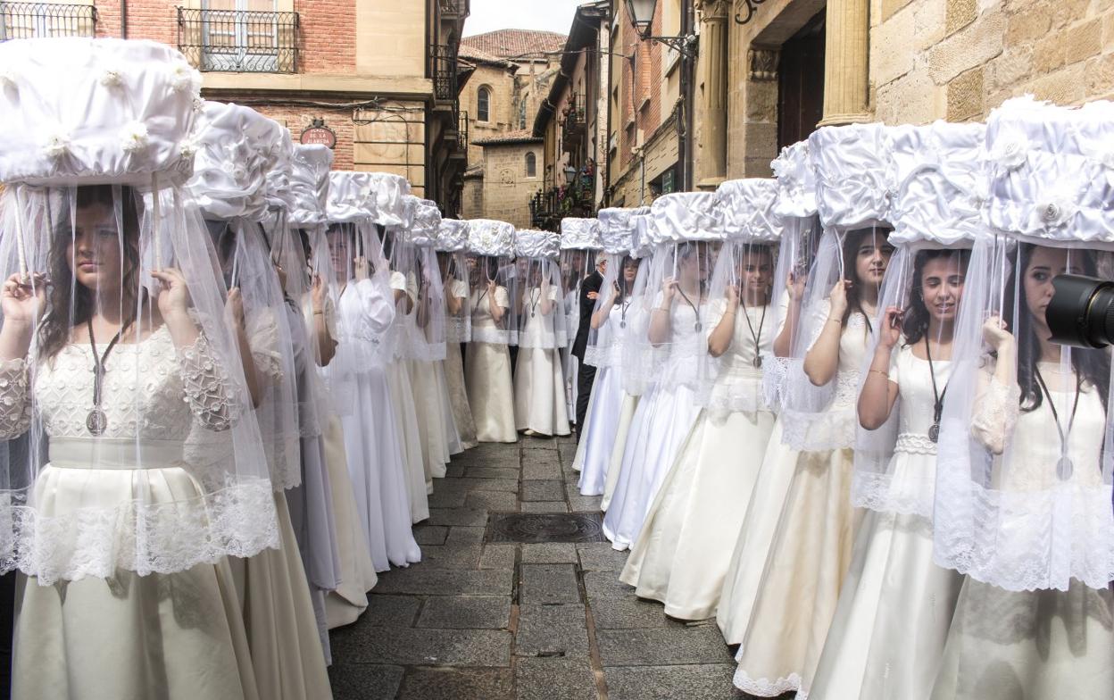 Una imagen de la procesión de las doncellas, en las fiestas del Santo del año 2019. 