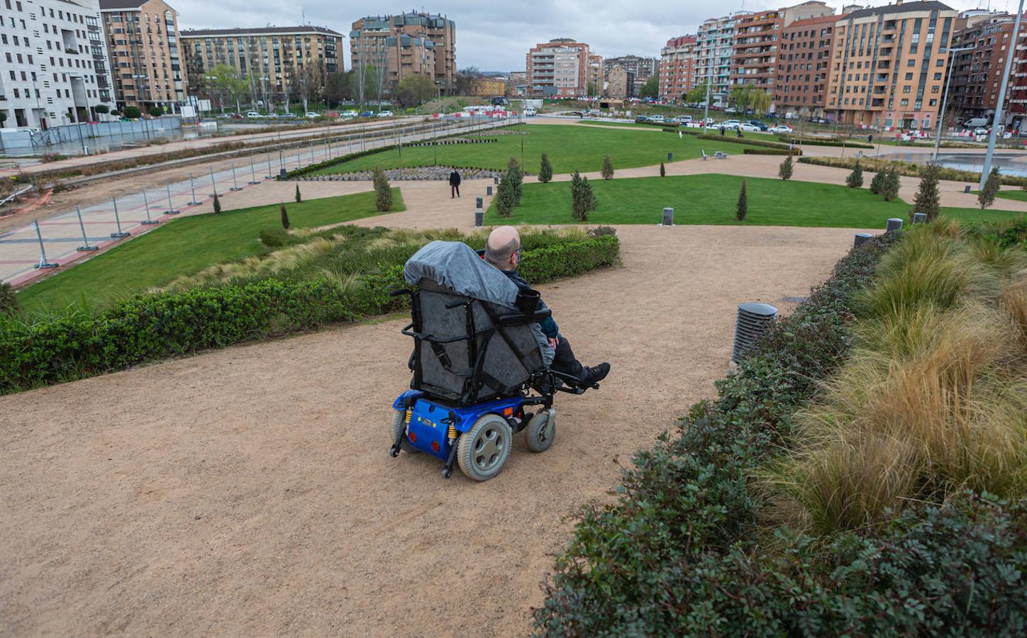 Fotos: El parque Felipe VI, una colina no aapta para todos