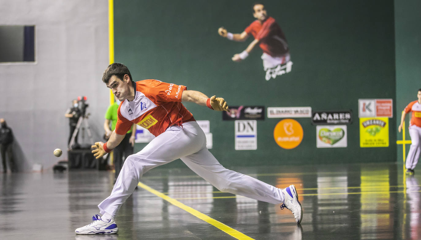 Fotos: La pelota regresa al Adarraga