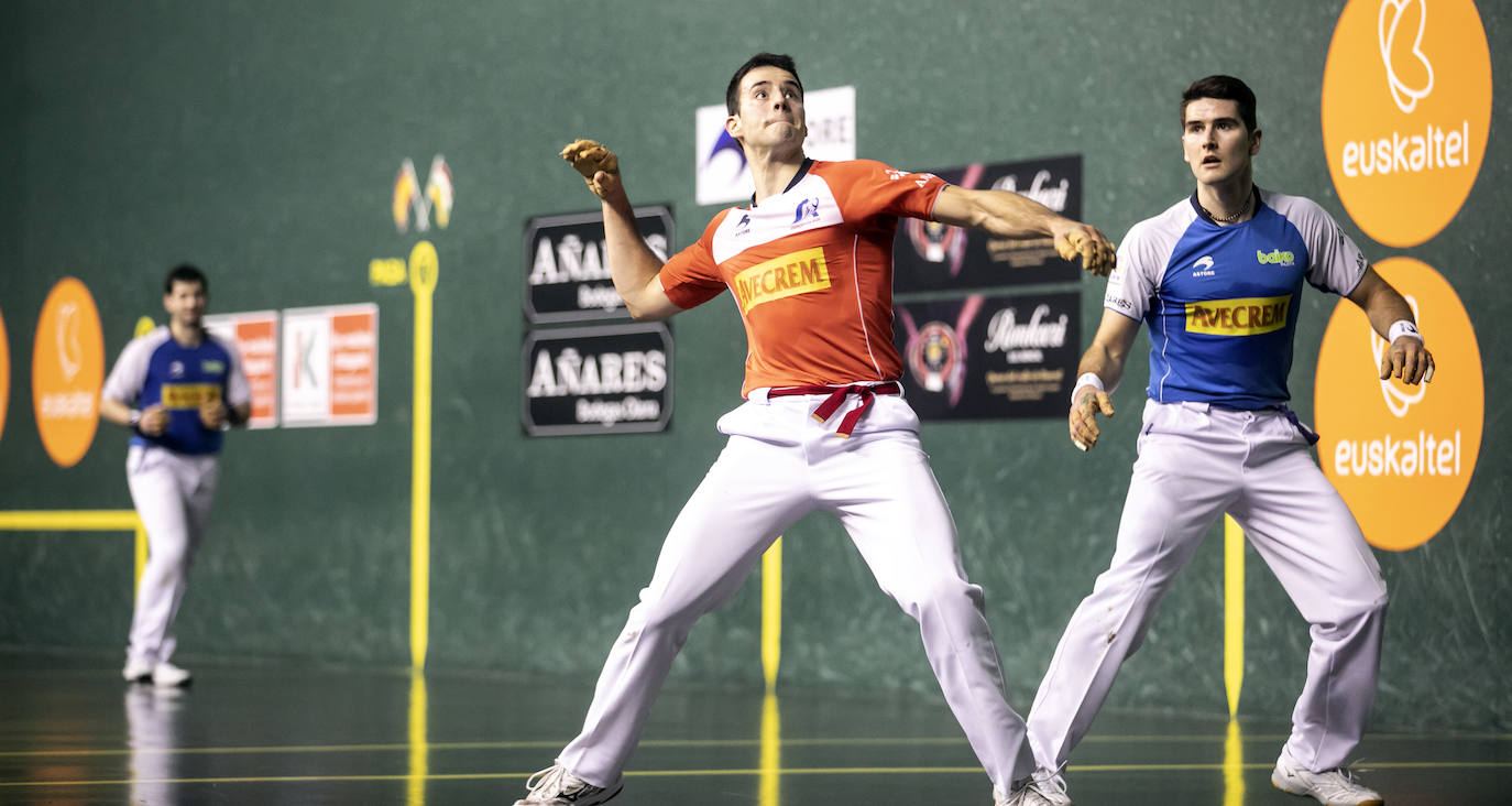 Fotos: La pelota regresa al Adarraga