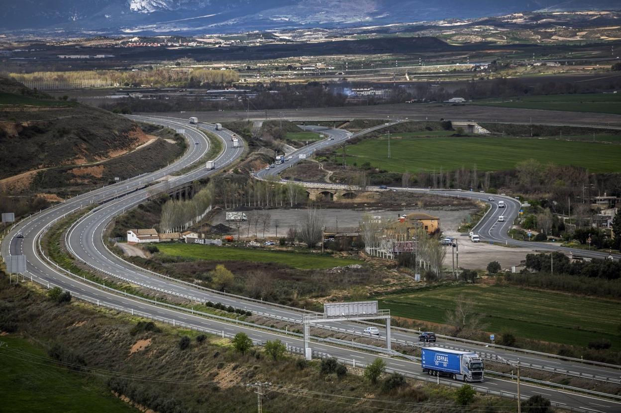 Imagen de la AP-68 y de la N-232, en Agoncillo. 