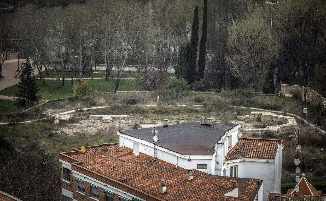 Aspecto actual del yacimiento de Valbuena, desde una perspectiva poco habitual. 