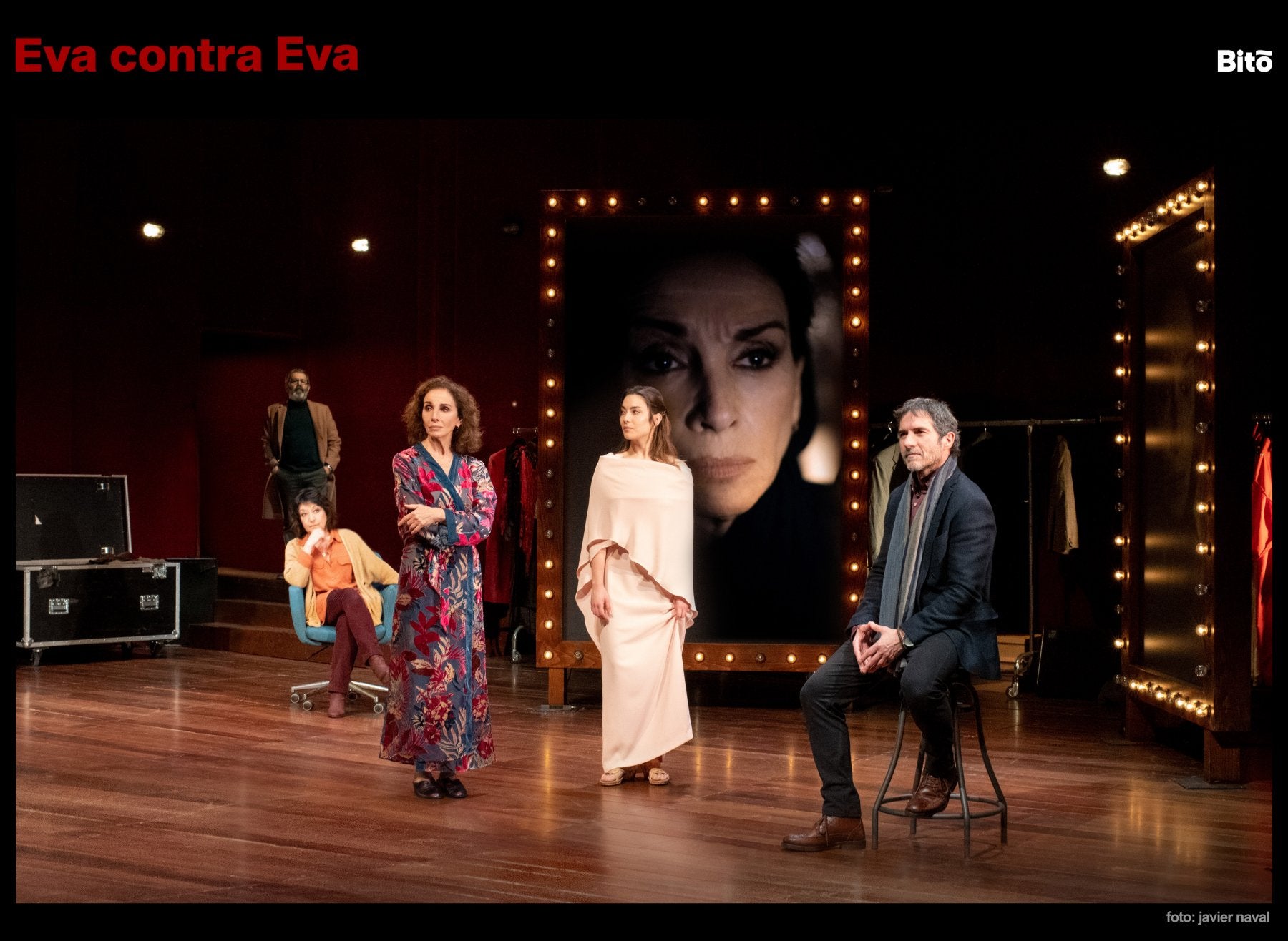 Ana Belén, rodeada por Manuel Morón, Ana Goya, Mel Salvatierra y Javier Albalá, en 'Eva contra Eva'. 
