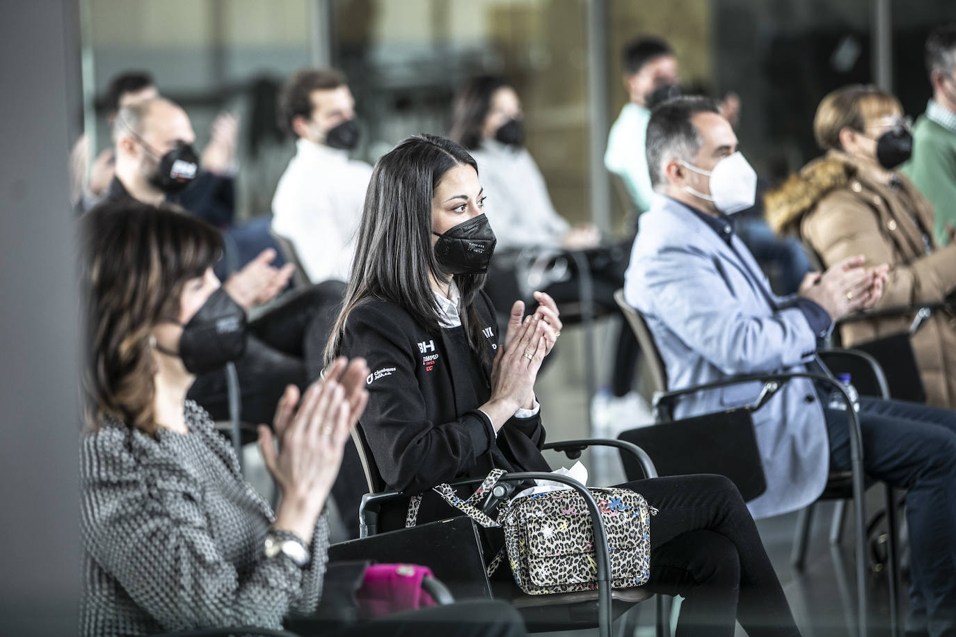 En Riojaforum estuvo acompañado por su familia, su equipo, patrocinadores, autoridades y algunos medios de comunicación