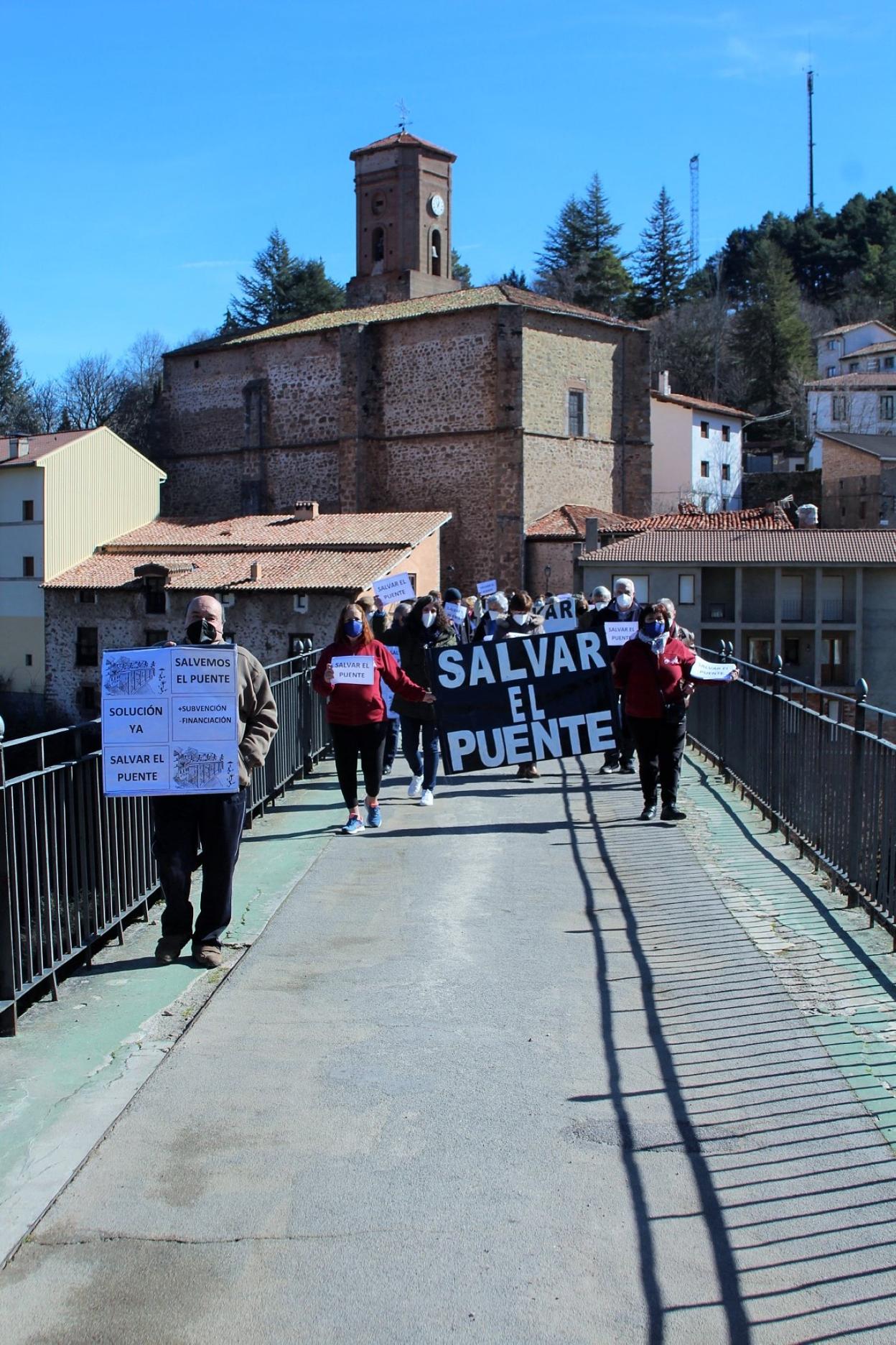 Manifestación que recorrió el viaducto de Ortigosa el 15 de febrero. 