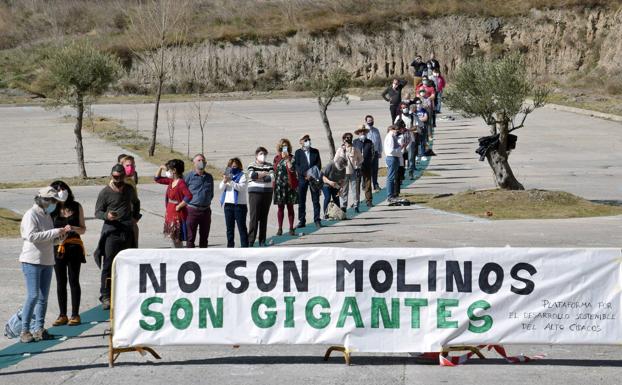 El Alto Cidacos se concentra contra el megaparque eólico