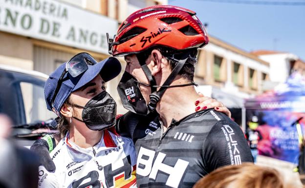 Coloma, tras la carrera, con Rocío García.