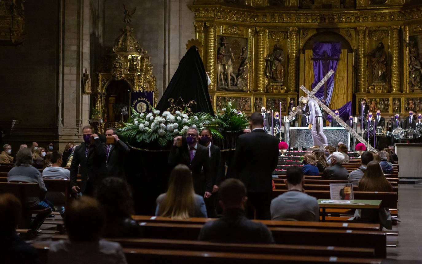 La popular y multitudinaria procesión del Encuentro fue sustituida por un acto en la iglesia de Santiago El Real por la cofradía de El Nazareno, en el que participó la banda procesional.