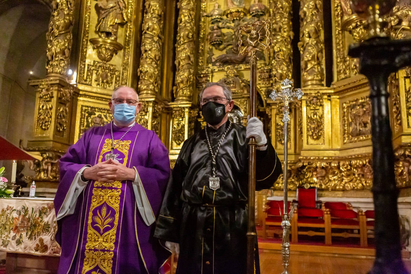 En La Redonda, la Cofradía de la Virgen de la Soledad realizó el Miércoles Santo el acto denominado 'Los siete encuentros con la madre'.