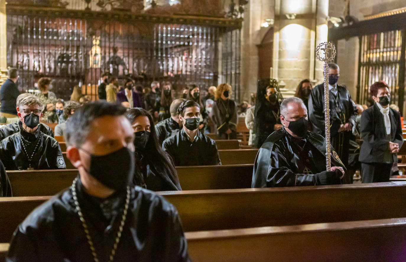 En La Redonda, la Cofradía de la Virgen de la Soledad realizó el Miércoles Santo el acto denominado 'Los siete encuentros con la madre'.