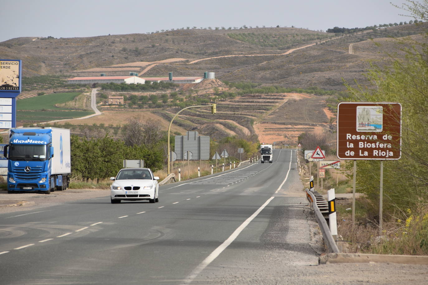 Las calles estaban desiertas en Cervera del Río Alhama y en Valverde en el primer día tras pasar al nivel 6 del semáforo por su alta incidencia de coronavirus.