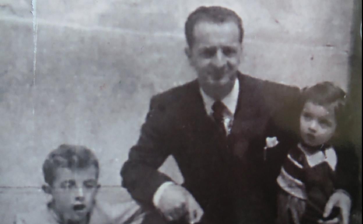 Alejandro, Luis Miguel e Inmaculada, en los años 50