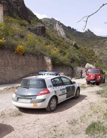 Imagen secundaria 2 - Zona en la que se ha producido el accidente y servicios de emergencia en el lugar. 