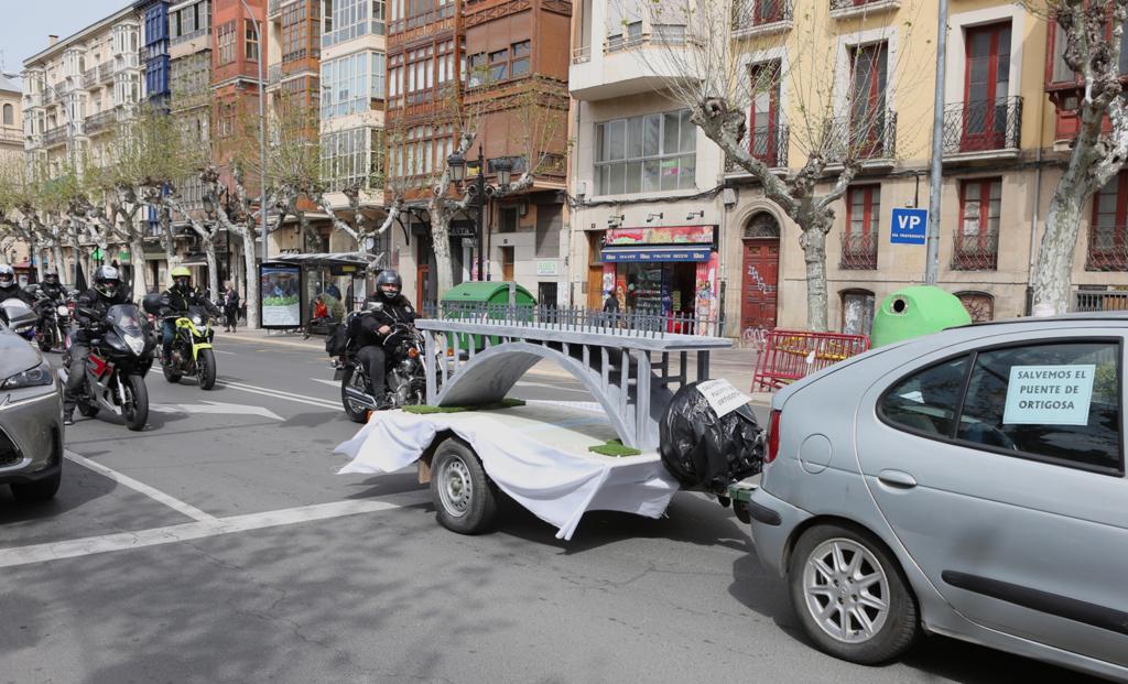 Ortigosa se manifiesta en Logroño por el viaducto