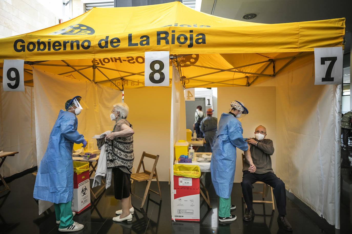 Unos 1.500 logroñeses han sido citados este martes en el Palacio de Congresos de la capital riojana