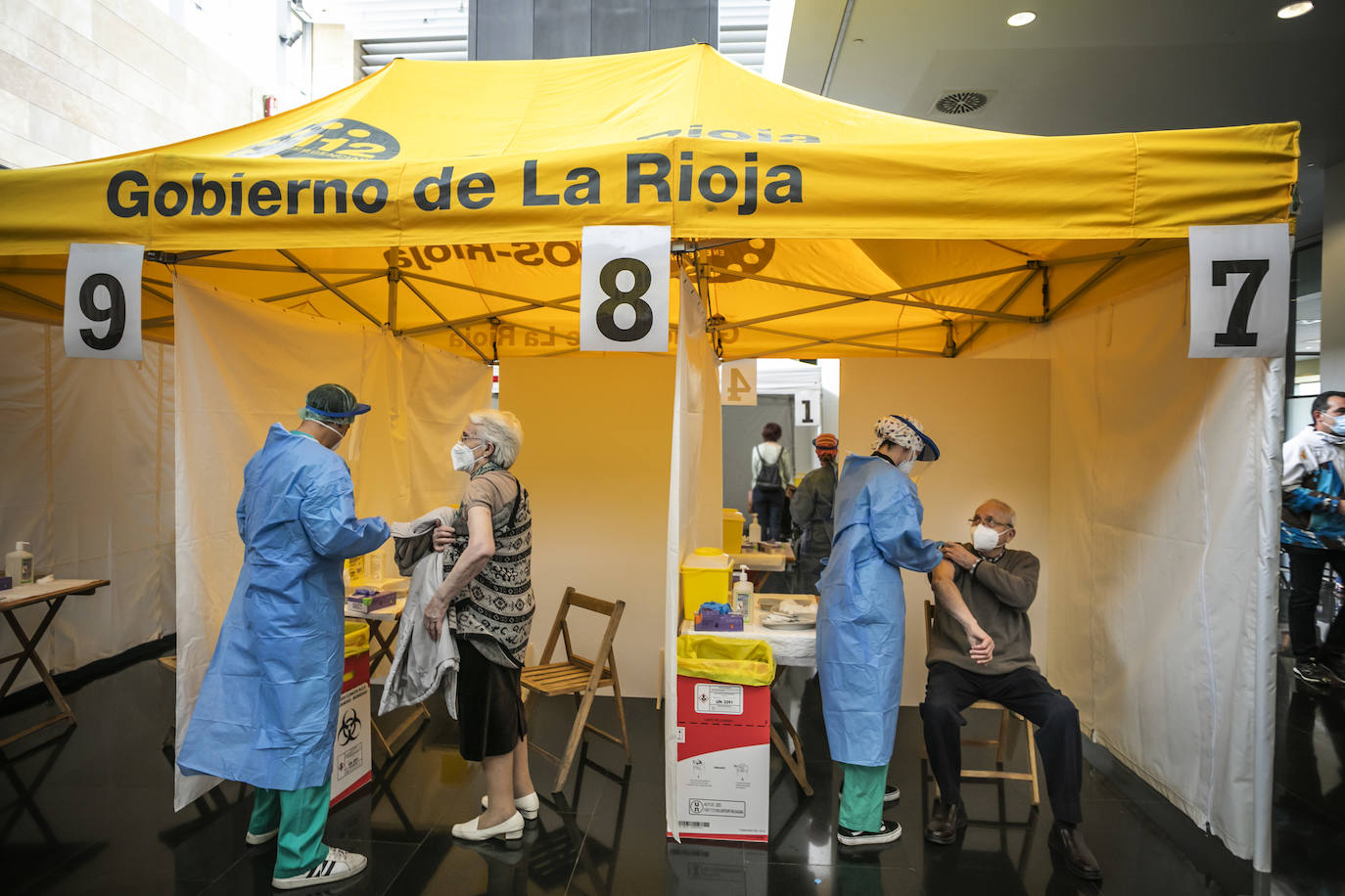 Unos 1.500 logroñeses han sido citados este martes en el Palacio de Congresos de la capital riojana