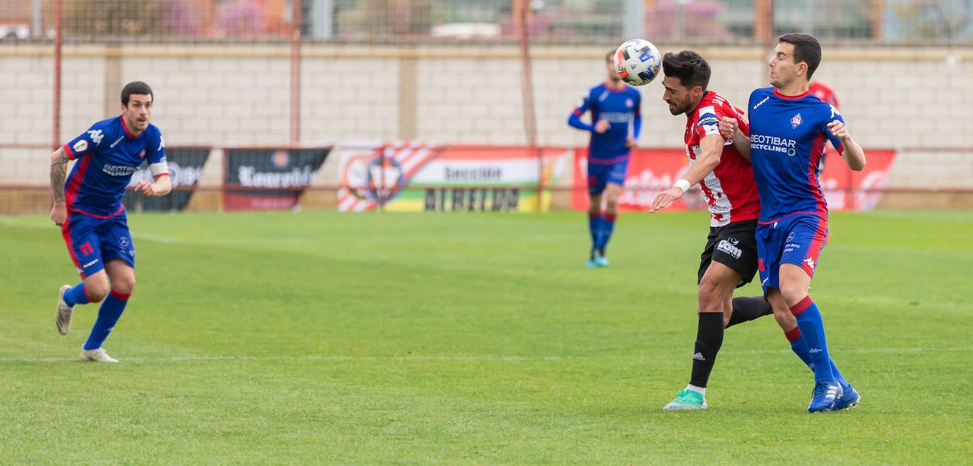 Fotos: Las imágenes del empate entre la SD Logroñés y el Amorebieta