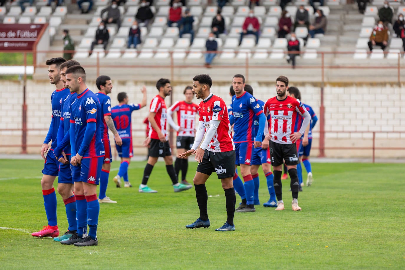 Fotos: Las imágenes del empate entre la SD Logroñés y el Amorebieta