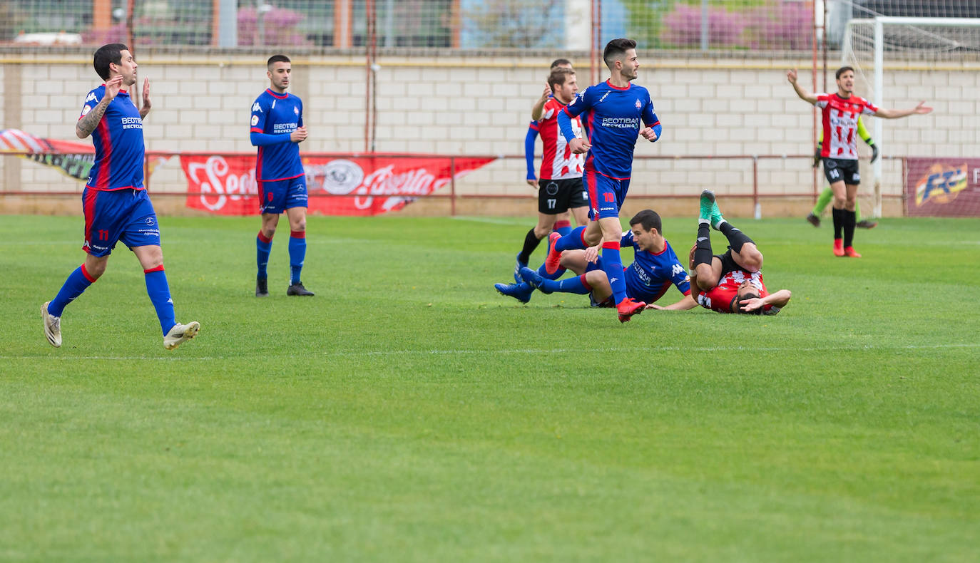 Fotos: Las imágenes del empate entre la SD Logroñés y el Amorebieta