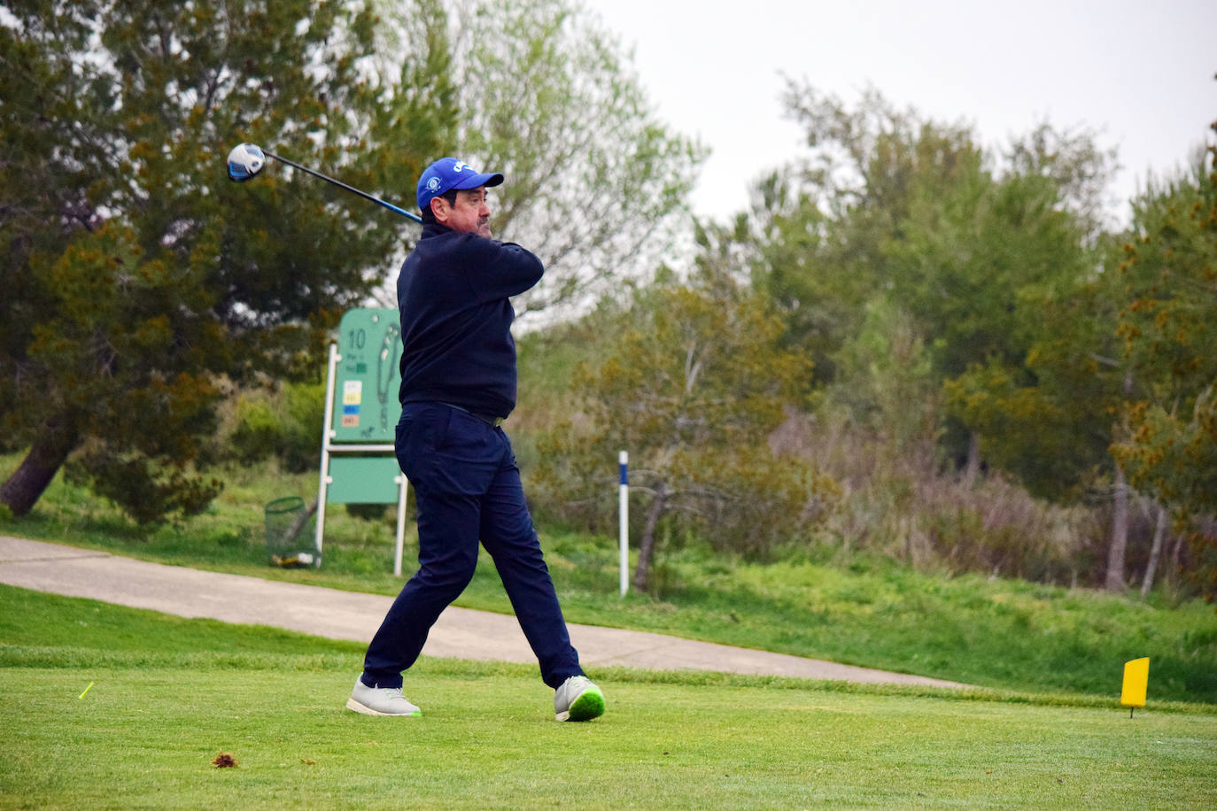 Los jugadores disfrutaron de una gran jornada de golf en el primer torneo de la Liga de Golf y Vino.