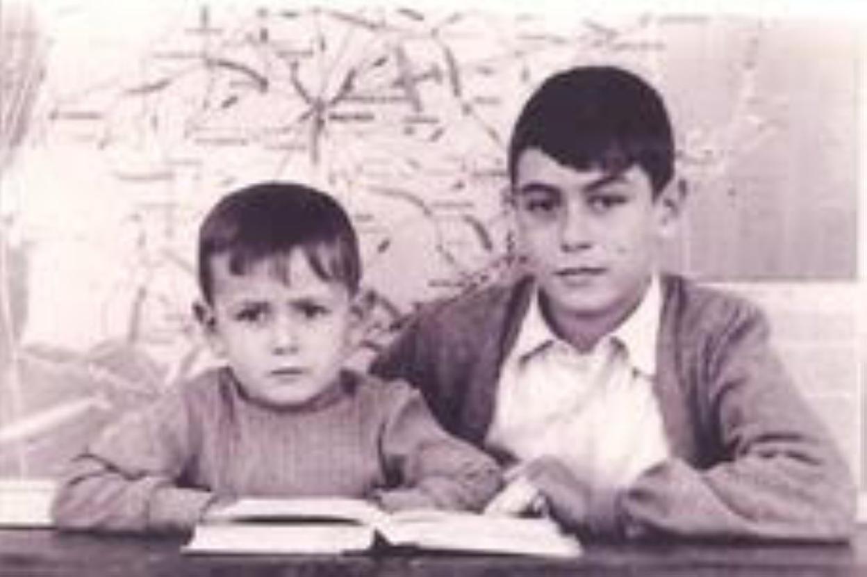 La Retina: dos hermanos de Calahorra en la escuela en 1953